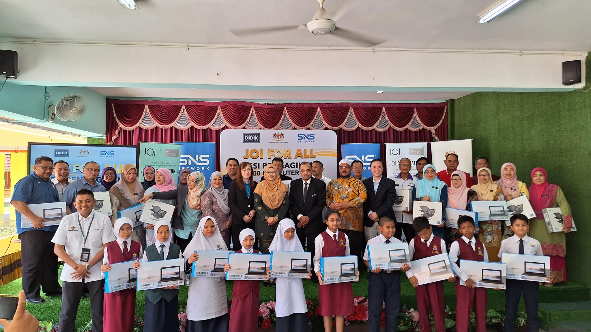 Read more about the article Majlis Penyerahan Komputer Riba Tajaan SNS Network Dengan Kerjasama Yayasan Didik Negara 2023