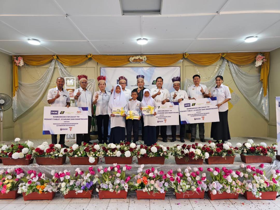 You are currently viewing Majlis Sumbangan Peranti, Papan Pintar dan Starlink di Beberapa Sekolah Orang Asli di Negeri Pahang