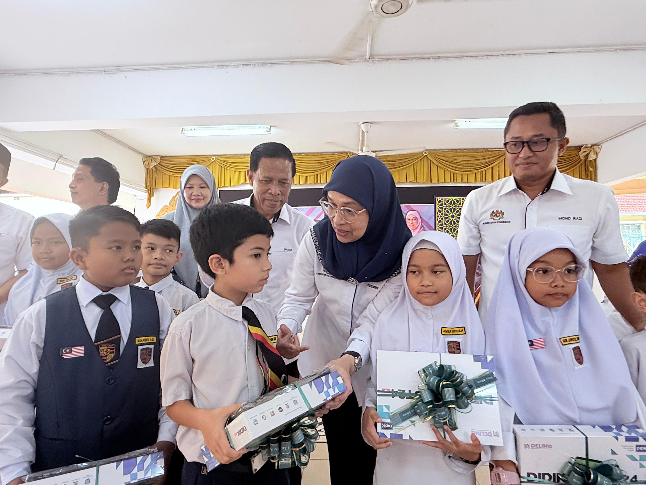 You are currently viewing Majlis Penyerahan Peranti DIDIK (DT24) Wakalah Zakat Kementerian Pendidikan (KPM)