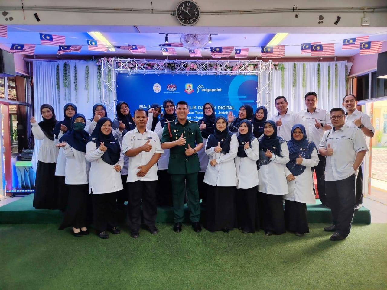 You are currently viewing Majlis Perasmian Bilik Darjah Digital di bawah Program “Connectivity for Communities” oleh Syarikat EdgePoint Infrastructure