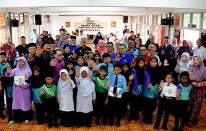 Read more about the article Majlis Penyerahan Bantuan Gajet di Sekolah Kebangsaan Batang Melaka
