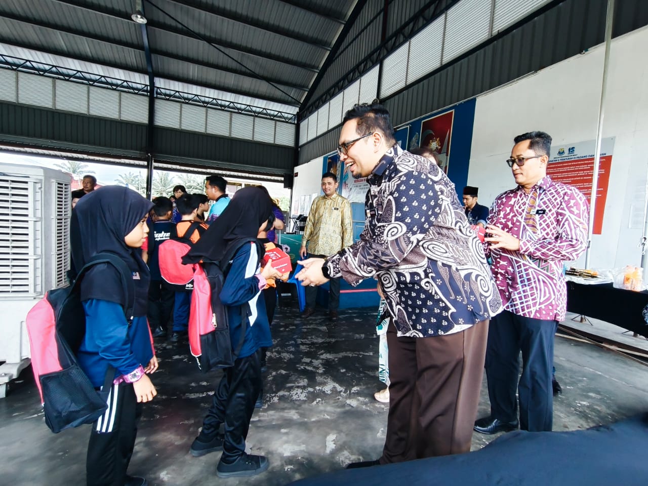 You are currently viewing Majlis Serahan Pek Kembali Ke Sekolah (BTS) Marrybrown Tahun 2026