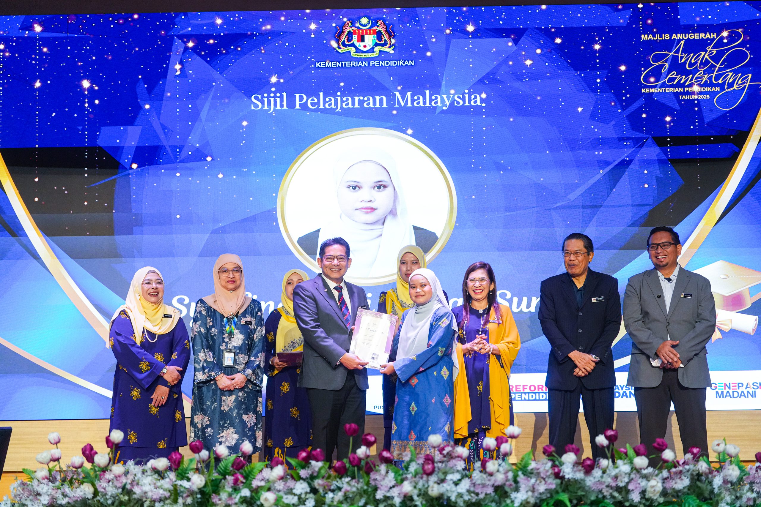 You are currently viewing Majlis Anugerah Anak Cemerlang Kementerian Pendidikan Tahun 2025 Raikan Kecemerlangan Generasi Muda
